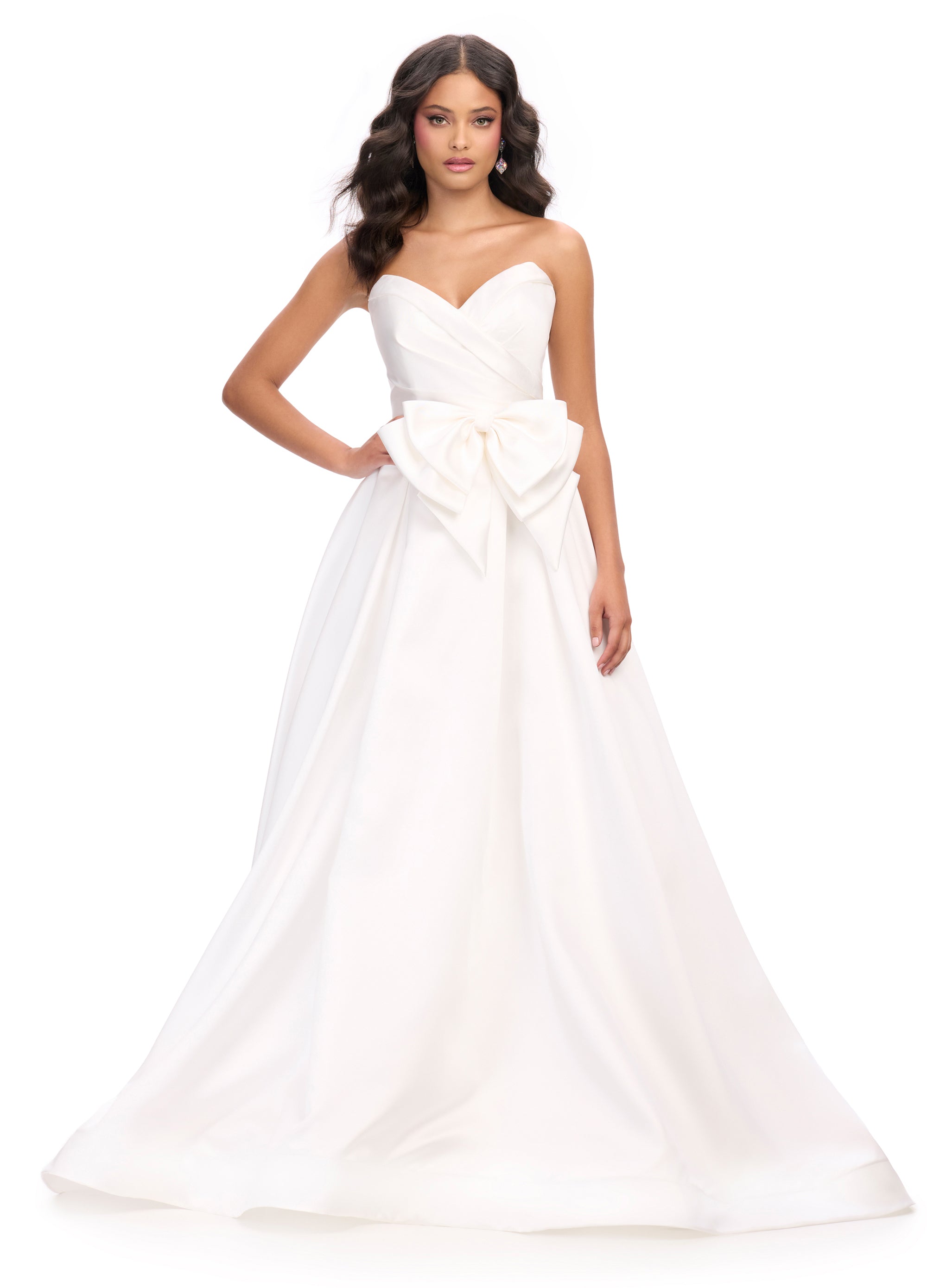 White ASHLEYlauren 11770 – A stunning strapless mikado gown featuring a sweetheart neckline, oversized bow detail, and an elegant A-line ball gown skirt. Perfect for making a statement at any special occasion.